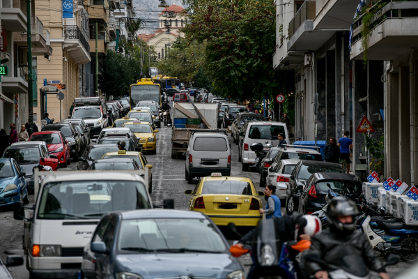 Καραμπόλα στη Νέα Φιλαδέλφεια «φράκαρε» τον Κηφισό