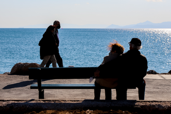 Καλοκαιρινός ο καιρός σήμερα: Λιακάδα, ζέστη και βοριάδες