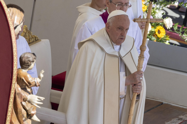 Σπάνια συγγνώμη του πάπα Φραγκίσκου, μετά τον σάλο για την ομοφοβική δήλωση