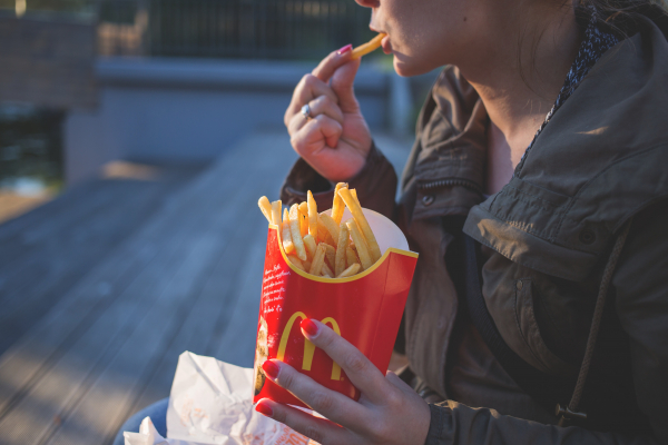 Προσωρινό «λουκέτο» και στα MacDonalds της Ρωσίας: Θα συνεχίσει να πληρώνει τους 62.000 υπαλλήλους της