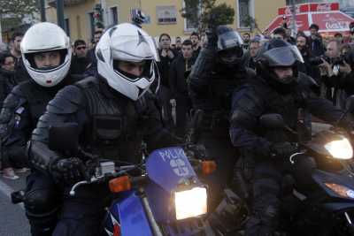 Φύλαξη των σουπερ μάρκετ στα Εξάρχεια απο την ΕΛ.ΑΣ