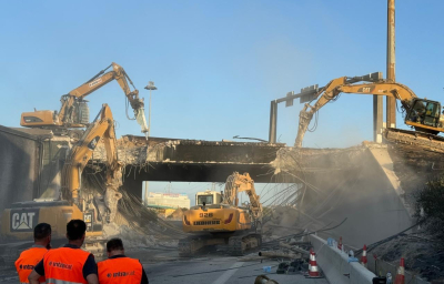 Ισθμός: Πυρετώδεις οι εργασίες για την κατεδάφιση της γέφυρας στην Αθηνών - Κορίνθου μετά την έκρηξη του βυτιοφόρου