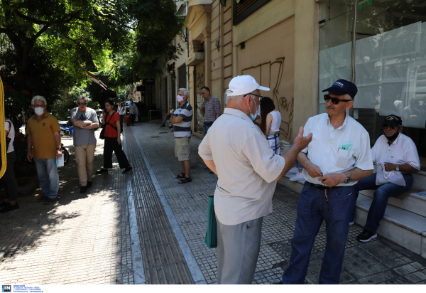 Στα ΑΤΜ σήμερα για το έκτακτο επίδομα προσωπικής διαφοράς χιλιάδες συνταξιούχοι