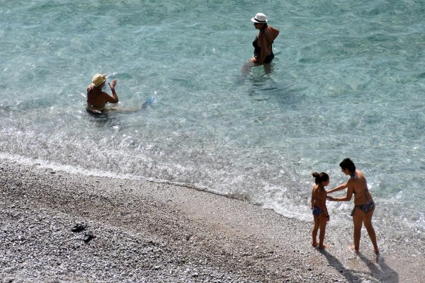 Δευτέρα με ηλιοφάνεια και θερμοκρασίες έως και 38 βαθμούς, ο καιρός αύριο 4 Ιουλίου