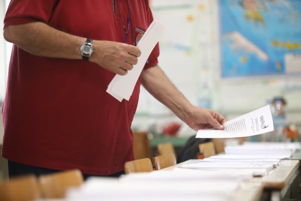 Νέα δημοσκόπηση προβλέπει επτακομματική Βουλή - Τα ποσοστά των κομμάτων