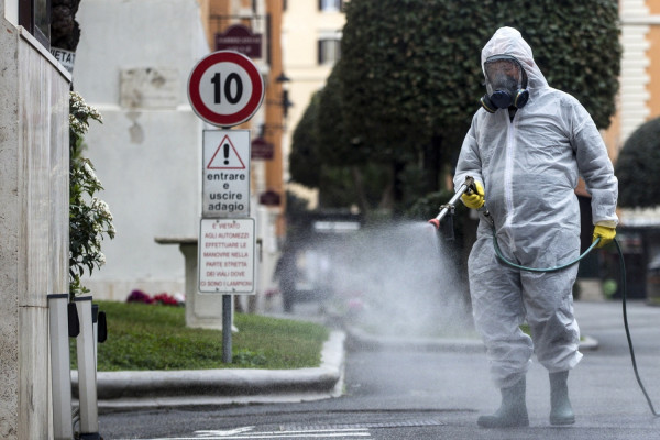 Ισπανία: Βάζει λουκέτο αλά Ιταλία - Σε καραντίνα όλη η χώρα