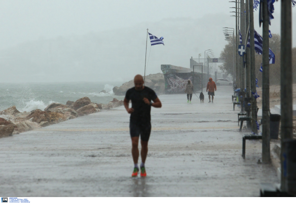 Καιρός σήμερα: Νέα πτώση της θερμοκρασίας και καταιγίδες σε αρκετές περιοχές