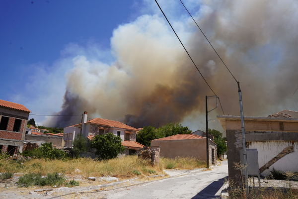 Δραματική η κατάσταση στη Λέσβο: Mετά τη Βρίσα εκκενώνεται προληπτικά κι ο Σταυρός