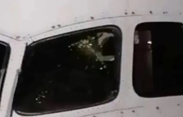 Στιγμές τρόμου σε πτήση Boeing: Ράγισε το τζάμι του πιλοτηρίου στα 40.000 πόδια