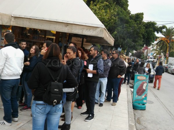 Ατελείωτες ουρές ανέργων ... για το «μαγικό χαρτάκι», για τον ΟΑΕΔ