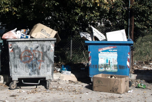 Δήμος Αθηναίων: Έκκληση στους πολίτες να μην κατεβάζουν σκουπίδια 11 με 5 τις ημέρες του καύσωνα