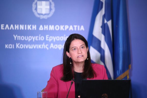 Νομοσχέδιο υπουργείου Εργασίας για τις ίσες αμοιβές: «Ο μισθός να εξαρτάται από τη δουλειά σου και την αξία σου, όχι από το φύλο σου»