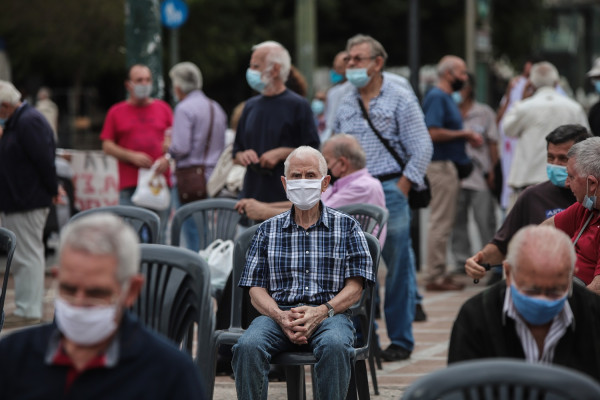 Εργαζόμενοι συνταξιούχοι: Σημαντικές αυξήσεις στα ποσά που εισπράττουν