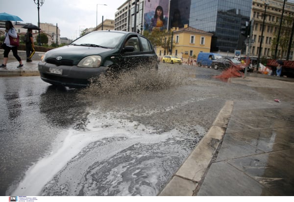 Κακοκαιρία: Με καταιγίδες το πρώτο κουδούνι στα σχολεία - Τι να προσέξουν γονείς και μαθητές