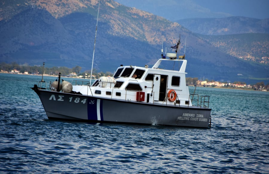 Συναγερμός στο Λιμενικό: Βυθίστηκε ταχύπλοο σκάφος με 8 επιβάτες στον Σαρωνικό