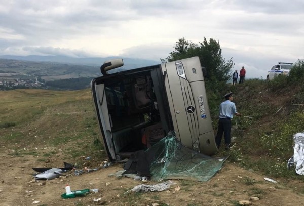 Νέες εικόνες από το ατύχημα του λεωφορείου με μαθητές