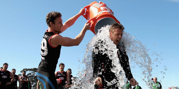 Πέθανε στα 34 ο εμπνευστής του Ice Bucket Challenge (vids)