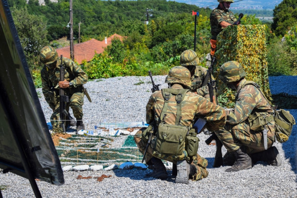 Συναγερμός στη Λαμία για δεκάδες κρούσματα σε κέντρο νεοσυλλέκτων