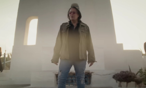 Γιάννης Κότσιρας: Σαρώνει τις ψηφιακές πλατφόρμες με τη νέα του επιτυχία «Να μ' αγαπάς»