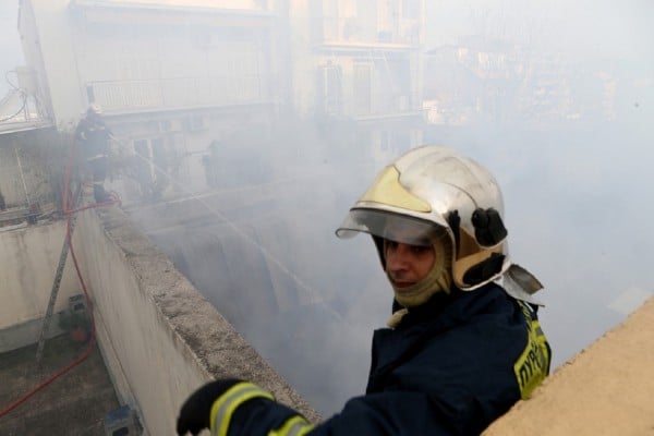 Πυρκαγιά σε διαμέρισμα στο Ν. Ψυχικό - Απεγκλωβίστηκαν δύο ηλικιωμένοι