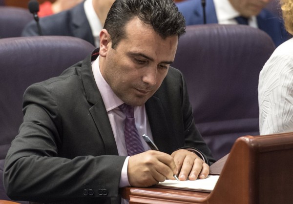 Ζαεφ διαψεύδει: "Δεν είπα ότι η ΠΓΔΜ είναι έτοιμη να προχωρήσει σε αλλαγή του Συντάγματος της"