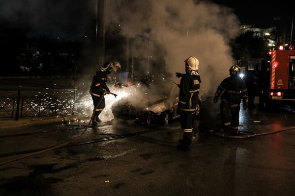 Νέοι εμπρησμοί αυτοκινήτων στο κέντρο της Αθήνας