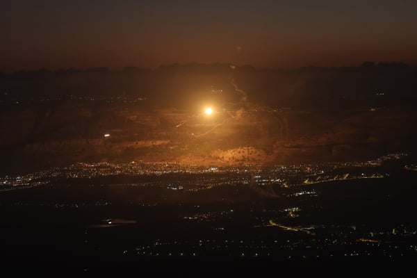 Το Ιράν εκτόξευσε πάνω από 200 πυραύλους κατά του Ισραήλ (Βίντεο)