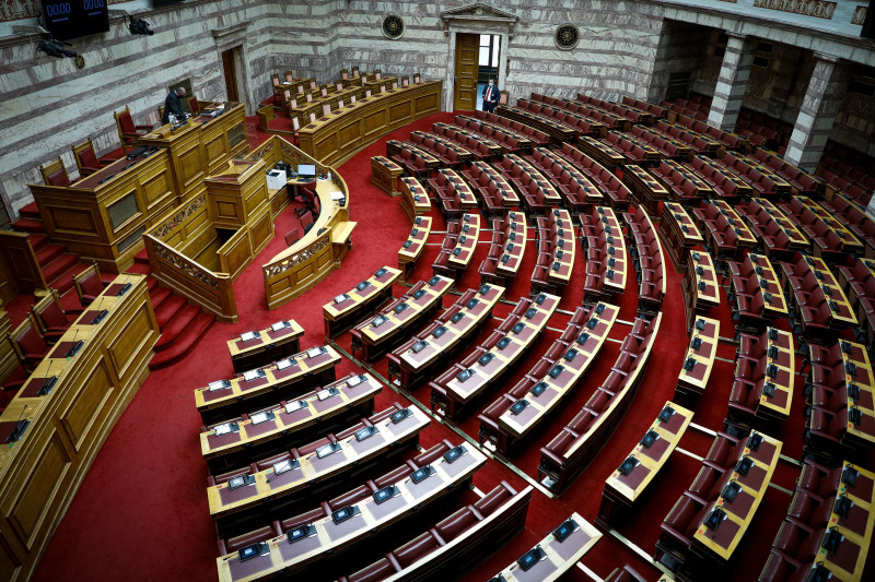 Διαξιφισμοί στη Βουλή με φόντο τα επεισόδια στη Νέα Σμύρνη