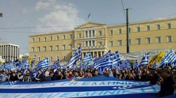 Οι αλβανικές αρχές ψάχνουν να κατάσχουν τη σημαία του Κατσίφα