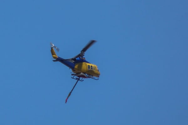 Έρευνες για επίθεση με πέτρες σε ελικόπτερο της πυροσβεστικής