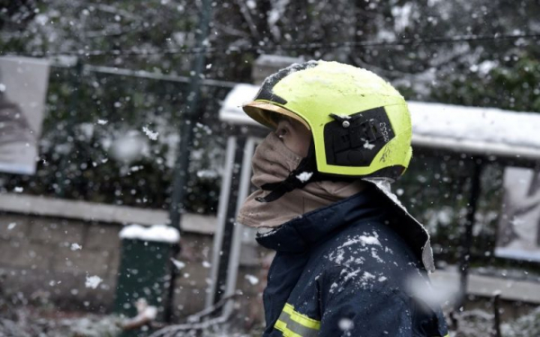 Κακοκαιρία: Δεκάδες κλήσεις στην Πυροσβεστική, 18 νεφροπαθείς μεταφέρθηκαν σε νοσοκομεία