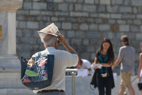 O καιρός τρελάθηκε: Καύσωνας με 42αρια και απότομη πτώση της θερμοκρασίας - Έρχονται βροχές και καταιγίδες