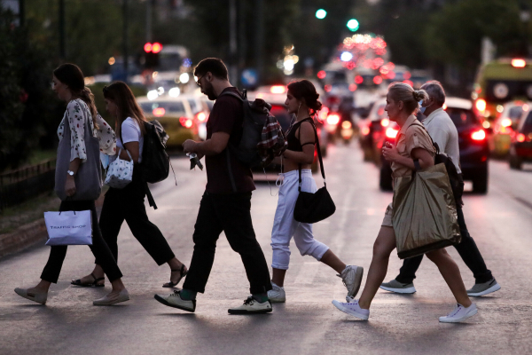 Έτσι διασκεδάζουν οι ανεμβολίαστοι, «παρακάμπτοντας» μέτρα και ελέγχους