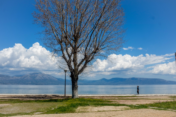 Αίθριος καιρός σήμερα Τετάρτη, μικρή άνοδος της θερμοκρασίας