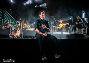 Ο Θανάσης Παπακωνσταντίνου έρχεται στο Plastiras Lake Festival 2026