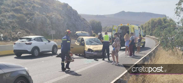 Σοβαρό τροχαίο στο Ηράκλειο, γυναίκα εγκλωβίστηκε στο αυτοκίνητο