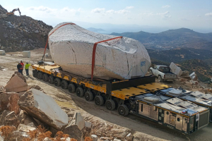 Η «Λύρα Νάξου» το γλυπτό των 500 τόνων ξεκίνησε το ταξίδι της - Από τον Κινίδαρο στην Ελβετία (Εικόνες και Βίντεο)