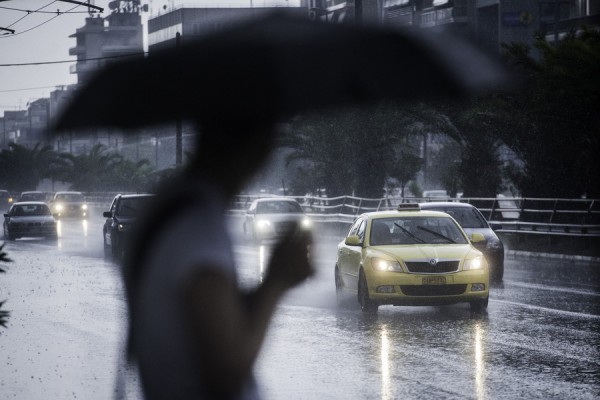 Καιρός ΕΜΥ: Βροχές και καταιγίδες σήμερα Τετάρτη