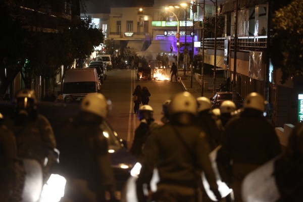 Επεισόδια από κουκουλοφόρους χθες το βράδυ στα Εξάρχεια