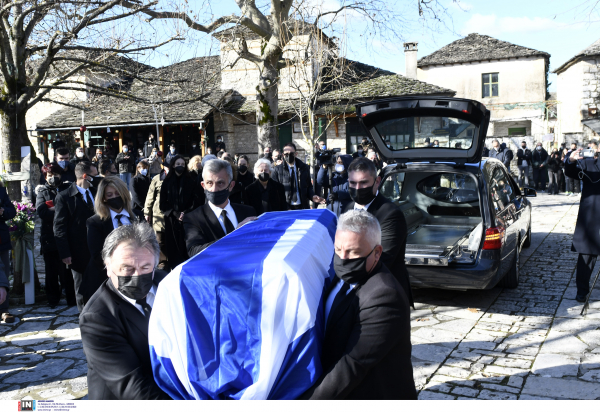 Το τελευταίο ταξίδι του Κάρολου Παπούλια - Στο Νησί της λίμνης Ιωαννίνων η σορός του