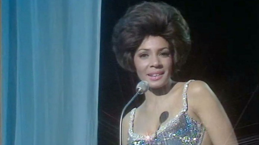 Diamonds aren&#039;t forever: Στο σφυρί τα διαμάντια τής Shirley Bassey