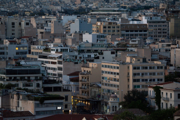 Ψυχρολουσία για χιλιάδες ιδιοκτήτες ακινήτων με υποχρεωτική ανακαίνιση χιλιάδων ευρώ