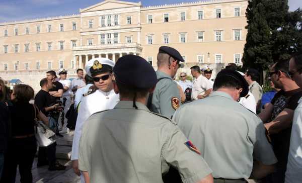  Εξαιρέθηκαν οι ένστολοι από τις αλλαγές στο συνταξιοδοτικό