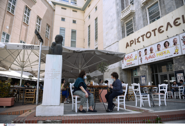 Στοπ στα παραθυράκια για τους ανεμβολίαστους σε καφέ, μπαρ και εστιατόρια