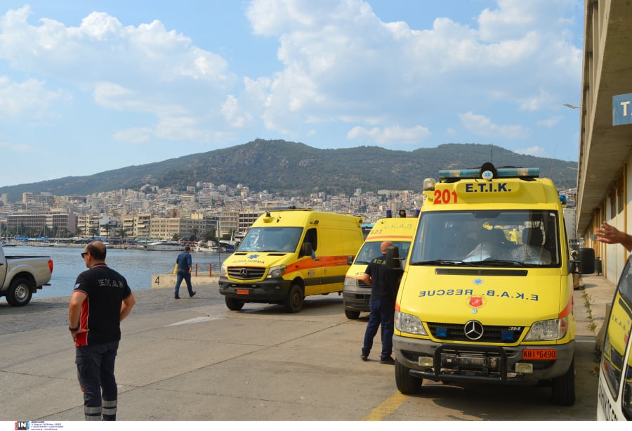 Τι λέει η γυναίκα που γέννησε μέσα στο ασθενοφόρο όταν εκκενώθηκε το νοσοκομείο της Αλεξανδρούπολης, «σταματάμε για να γεννήσουμε»