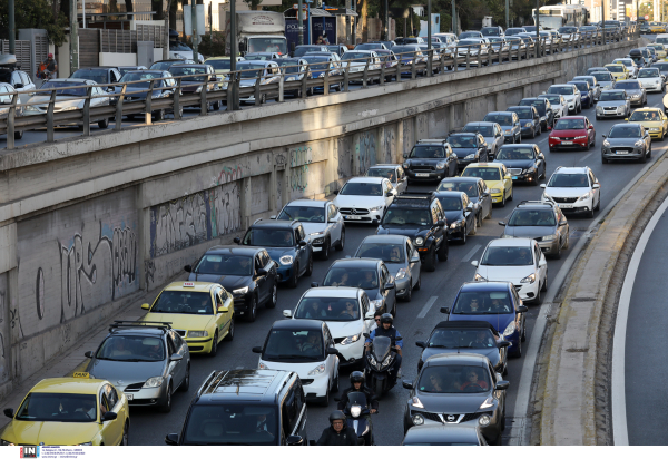 Το απόλυτο χάος στην Αθήνα: Εκτός λειτουργίας τα φανάρια σε όλη την Κηφισίας