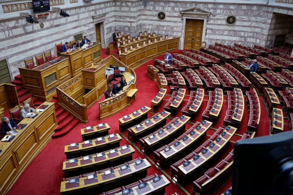 «Σκοτωμός» στην Βουλή για την επένδυση στο Θριάσιο - Σφοδρές αντιδράσεις από την αντιπολίτευση