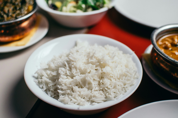 Πόσο «αντέχει» το ρύζι στο ψυγείο και πώς μπορούμε να το ζεστάνουμε