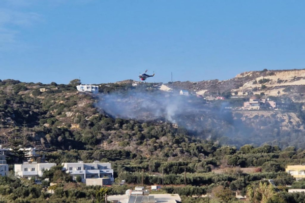 Φωτιά τώρα στην Κω: Το μέτωπο είναι κοντά σε σπίτια και ξενοδοχεία - Ήχησε το «112»