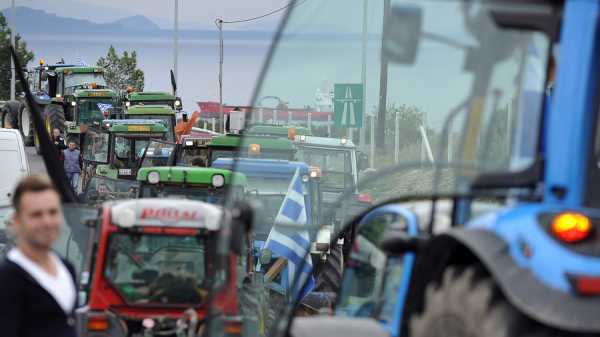 Μπλόκα αγροτών: Συνεχής ενημέρωση για το κλείσιμο δρόμων 